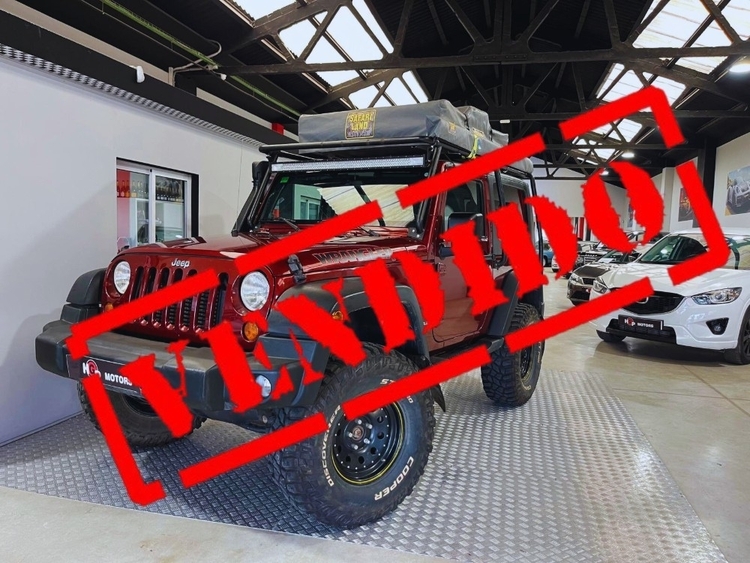 Jeep Wrangler Sahara foto miniatura